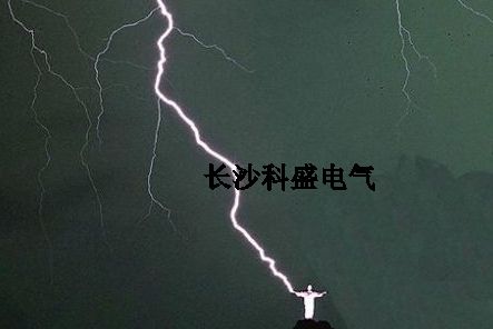 巴西號稱全球閃電次數(shù)最多的國家，當(dāng)遇到這個城市，就只能認慫